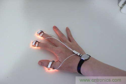 LED多點觸控手套DIY：把各部分焊接起來，測試