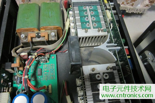 用料很給力！專業后級功放美國高峰FA1201拆解