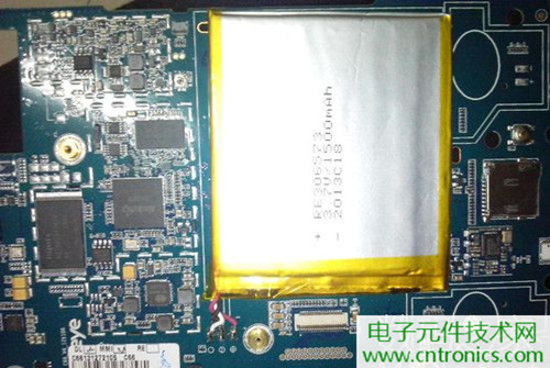 不怕摔的電紙書！一款柔性屏電子書閱讀器拆解