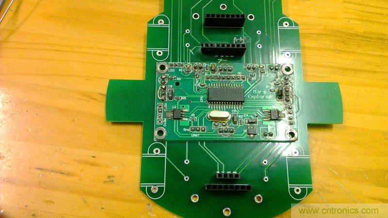 牛人力作！PCB版藍牙智能小車DIY