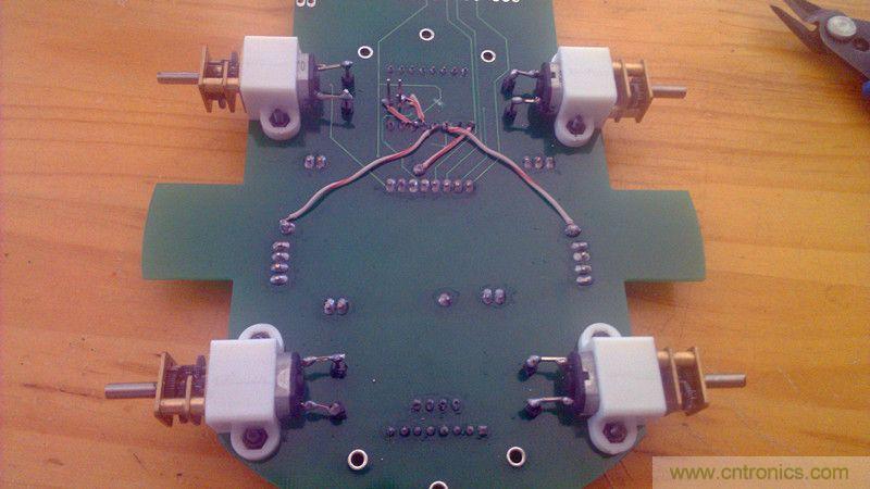 牛人力作！PCB版藍牙智能小車DIY