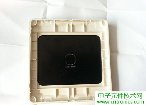 一款觸控開關拆解，做工不錯