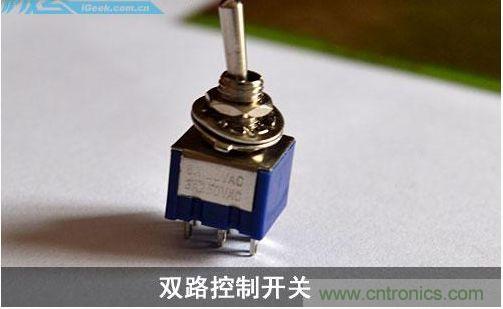 DIY：自制超炫音頻分配器，實現音箱共用