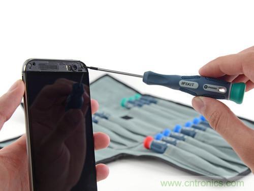牛人強拆！新HTC One(M8)真機精密做工難修理