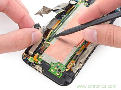 牛人強拆！新HTC One(M8)真機精密做工難修理