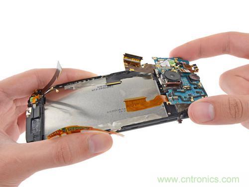 牛人強拆！新HTC One(M8)真機精密做工難修理