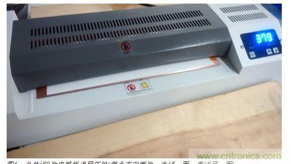 總共送8次電路板進層壓機(每個方向兩次，先送一面，再送另一面)