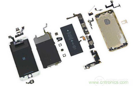 iPhone 6 Plus完全拆卸后可以看到，該產品在較小的空間容納了大量硬件。（來源：iFixit）