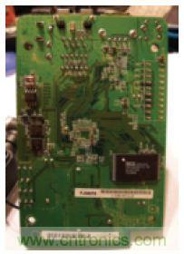 圖3：WPS54G打印服務器電路板背面。