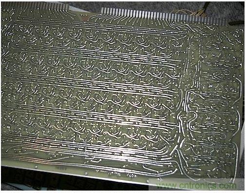 拆解也懷舊，讓人驚嘆的古董級可編程科學計算器 from 1966