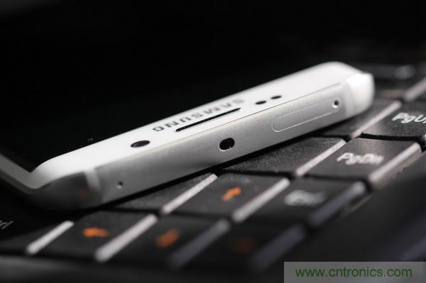 三星S6 Edge+拆解：比S6 Edge加在哪里？