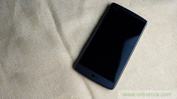 業界良心 LG V10 評測:剛毅、冷峻，不失人性化