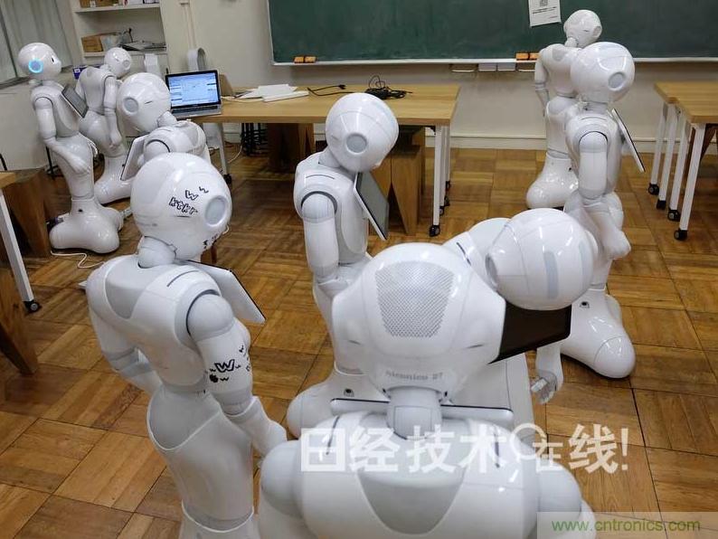 拆解筆記本不過癮，那就來拆拆日本情感機器人吧！
