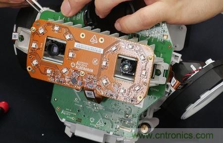 拆解筆記本不過癮，那就來拆拆日本情感機器人吧！