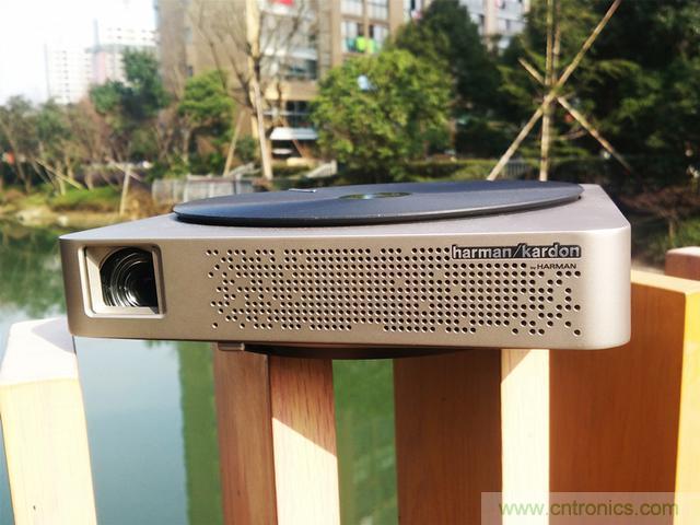 無屏電視時代已然來臨，客廳你做好準備了嗎？