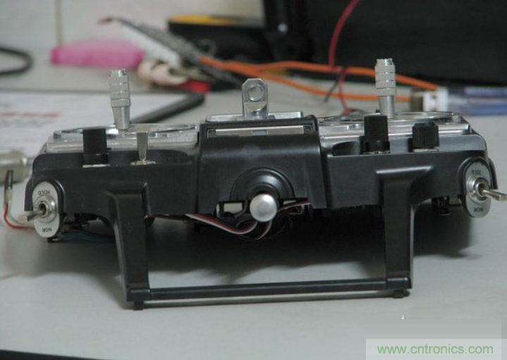 無人機 DIY 制作全過程，酷得不要不要的！