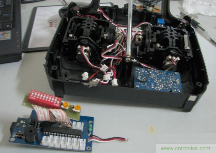 無人機 DIY 制作全過程，酷得不要不要的！