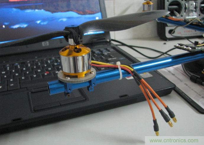 無人機 DIY 制作全過程，酷得不要不要的！