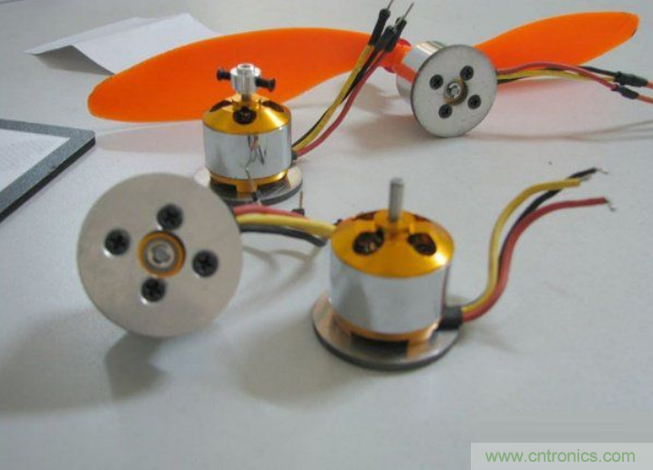無人機 DIY 制作全過程，酷得不要不要的！