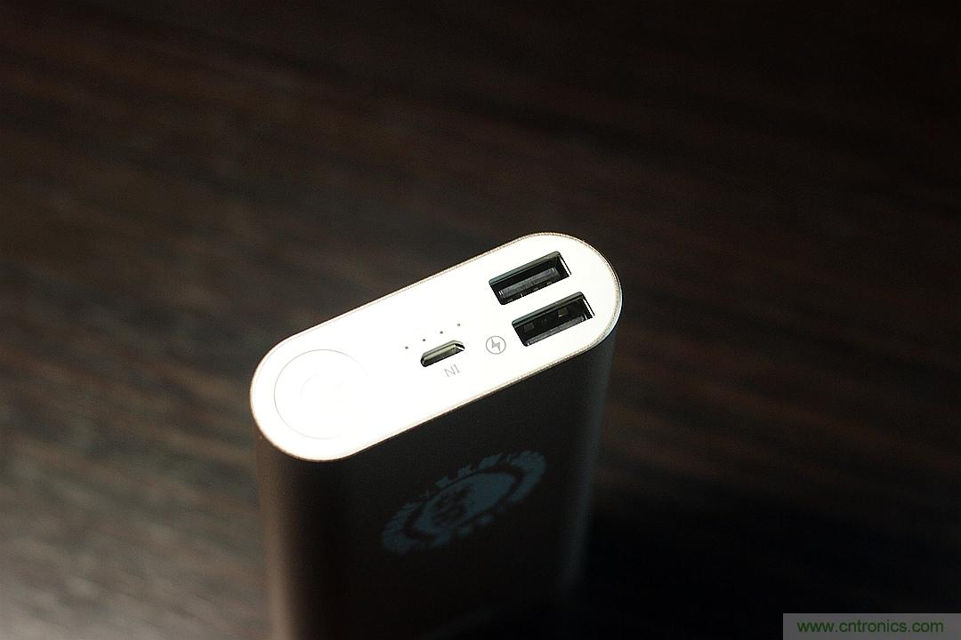 移動電源也玩雙引擎？快到你想象不到