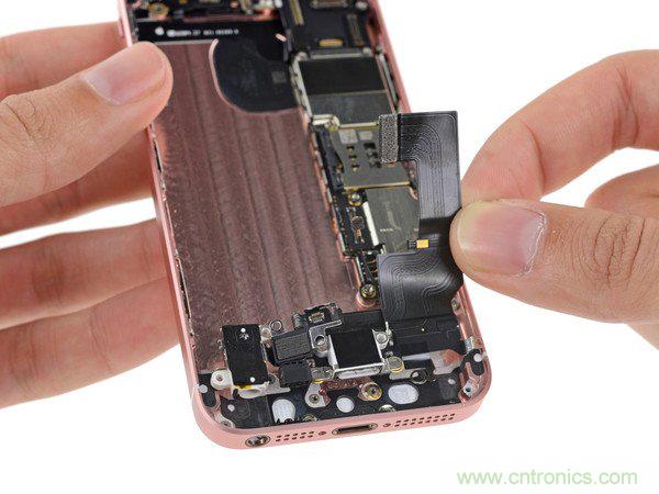 有什么地方沒有變？iPhone SE真機拆解