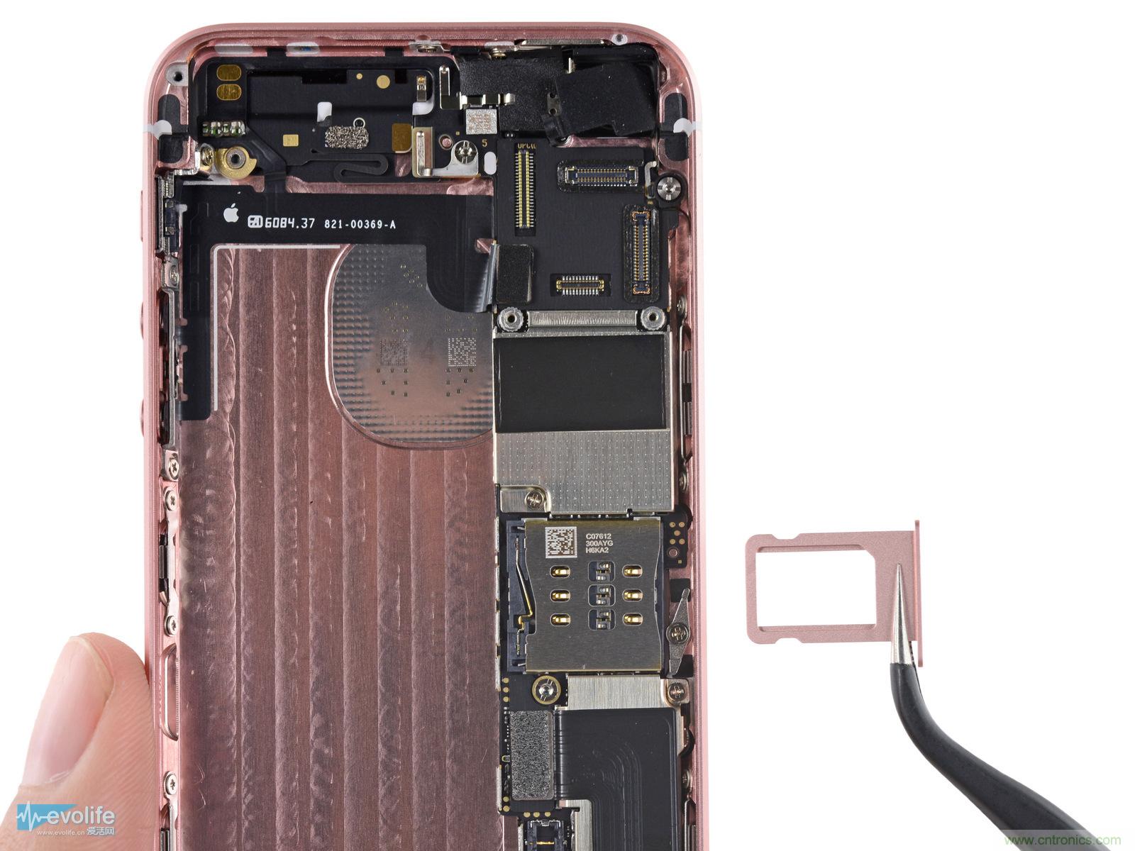 有什么地方沒有變？iPhone SE真機拆解