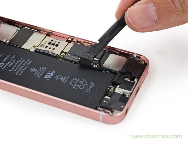 有什么地方沒有變？iPhone SE真機拆解