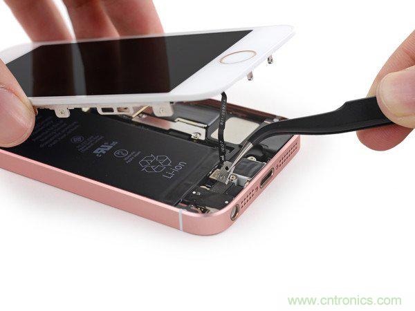 有什么地方沒有變？iPhone SE真機拆解