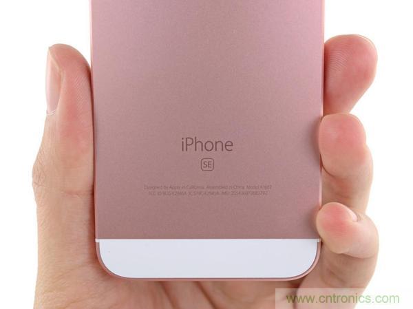 有什么地方沒有變？iPhone SE真機拆解