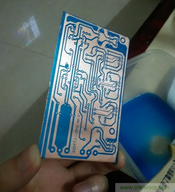 嘗試了四次PCB制作， 最后一發算是成功了