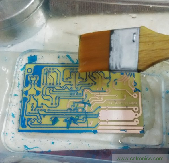 嘗試了四次PCB制作， 最后一發算是成功了
