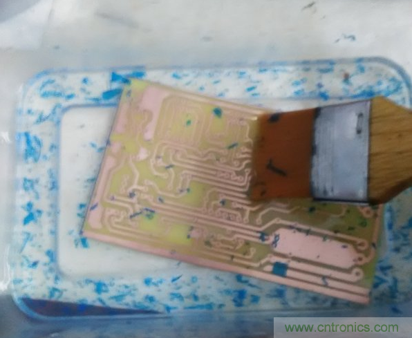 嘗試了四次PCB制作， 最后一發算是成功了