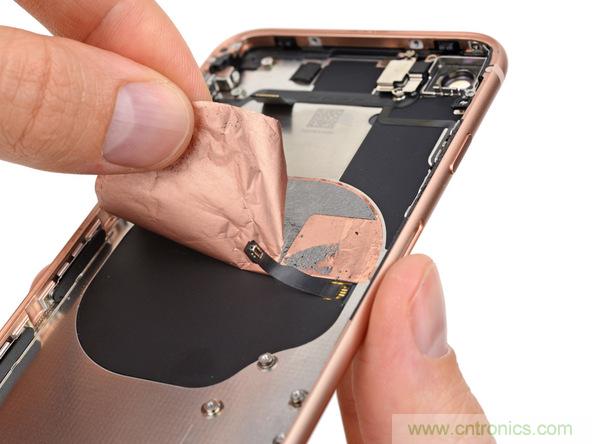 iPhone 8首拆：無線充電版本的iPhone 7？