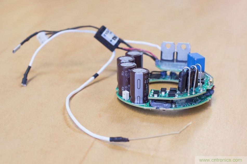 拆解戴森吹風機：近三千元的價格貴在哪？
