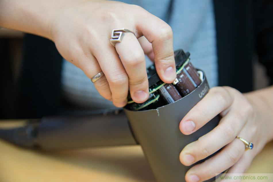 拆解戴森吹風機：近三千元的價格貴在哪？