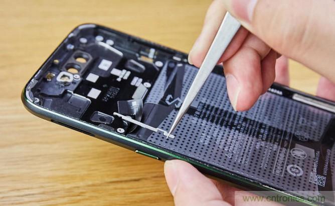 拆解黑鯊手機：多級直觸一體式液冷系統有什么門道？